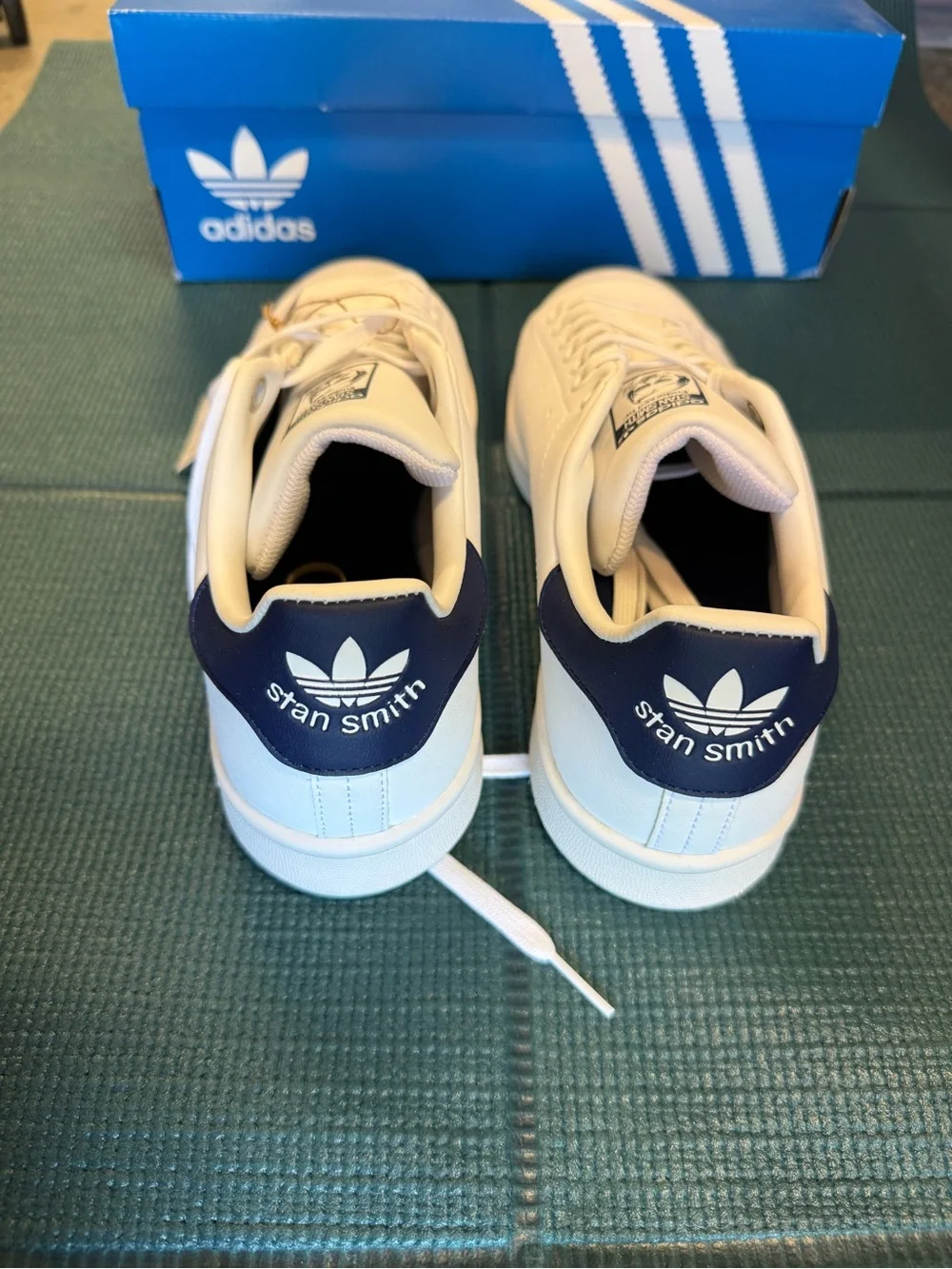 adidas Stan Smith Women’s White Sneakers with Navy Heel Tab NWT Women’s 8
